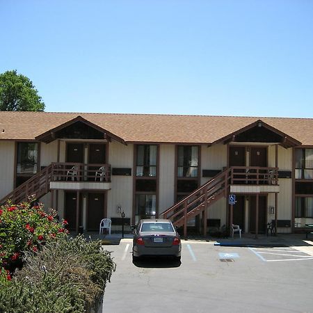 Jamestown Railtown Motel Exterior photo